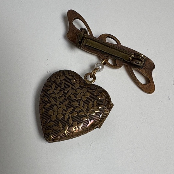 Vintage Heart Locket Brooch with Pearls - Picture 2 of 9